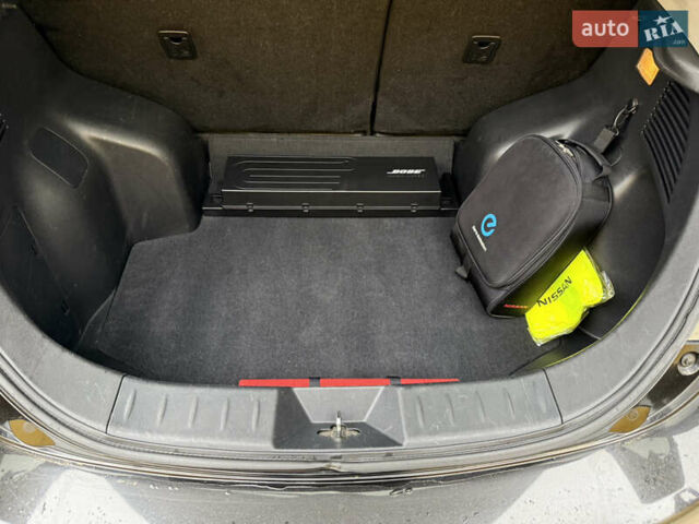 Черный Ниссан Лиф, объемом двигателя 0 л и пробегом 218 тыс. км за 6850 $, фото 20 на Automoto.ua