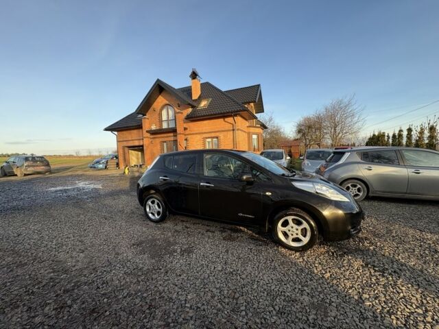 Черный Ниссан Лиф, объемом двигателя 0 л и пробегом 185 тыс. км за 5500 $, фото 12 на Automoto.ua