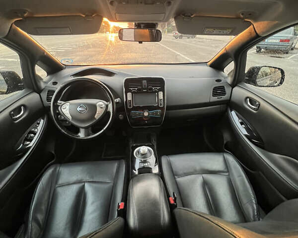 Черный Ниссан Лиф, объемом двигателя 0 л и пробегом 104 тыс. км за 8500 $, фото 17 на Automoto.ua
