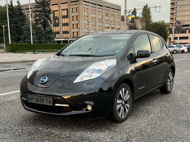Черный Ниссан Лиф, объемом двигателя 0 л и пробегом 104 тыс. км за 8500 $, фото 5 на Automoto.ua