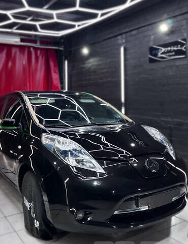 Черный Ниссан Лиф, объемом двигателя 0 л и пробегом 104 тыс. км за 8500 $, фото 22 на Automoto.ua