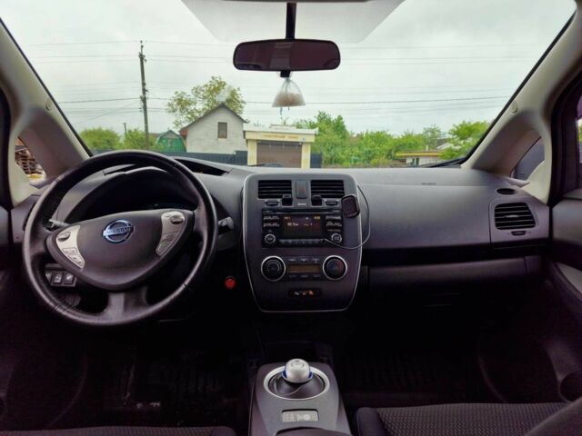 Черный Ниссан Лиф, объемом двигателя 0 л и пробегом 127 тыс. км за 6500 $, фото 6 на Automoto.ua