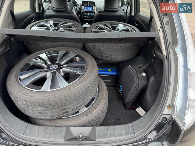 Черный Ниссан Лиф, объемом двигателя 0 л и пробегом 136 тыс. км за 6450 $, фото 11 на Automoto.ua