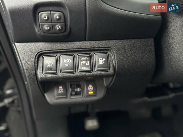 Черный Ниссан Лиф, объемом двигателя 0 л и пробегом 100 тыс. км за 5999 $, фото 8 на Automoto.ua