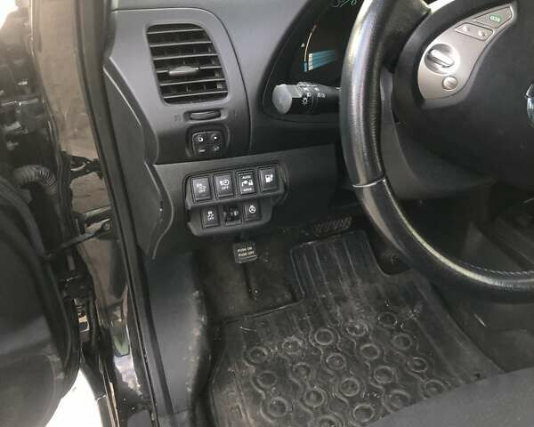 Черный Ниссан Лиф, объемом двигателя 0 л и пробегом 122 тыс. км за 6600 $, фото 5 на Automoto.ua