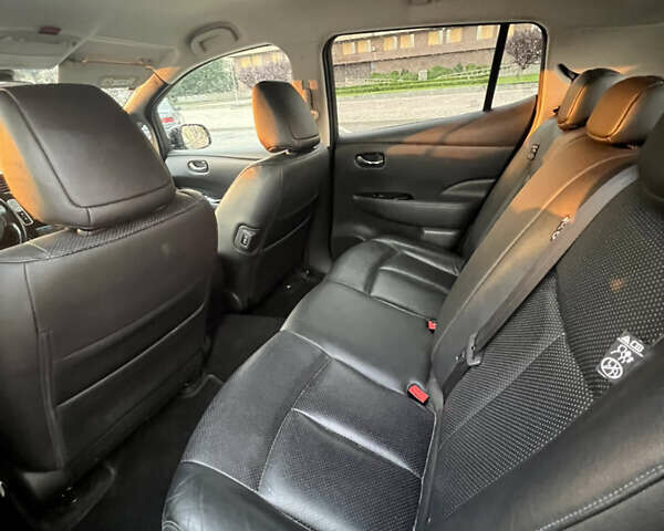 Черный Ниссан Лиф, объемом двигателя 0 л и пробегом 104 тыс. км за 8500 $, фото 16 на Automoto.ua