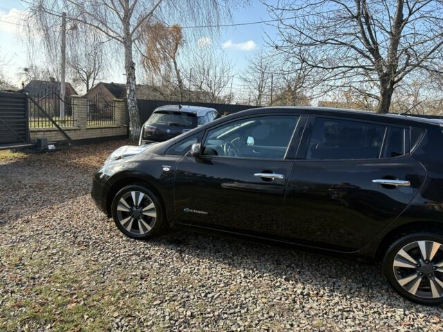 Чорний Ніссан Ліф, об'ємом двигуна 0 л та пробігом 120 тис. км за 6500 $, фото 8 на Automoto.ua