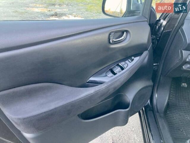 Черный Ниссан Лиф, объемом двигателя 0 л и пробегом 180 тыс. км за 5850 $, фото 12 на Automoto.ua