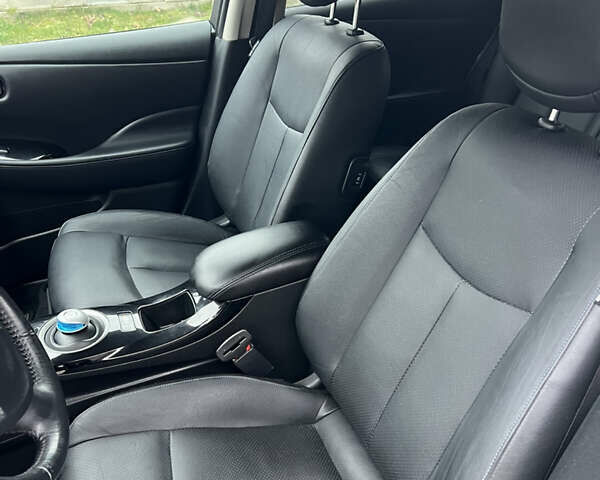 Черный Ниссан Лиф, объемом двигателя 0 л и пробегом 109 тыс. км за 7500 $, фото 9 на Automoto.ua