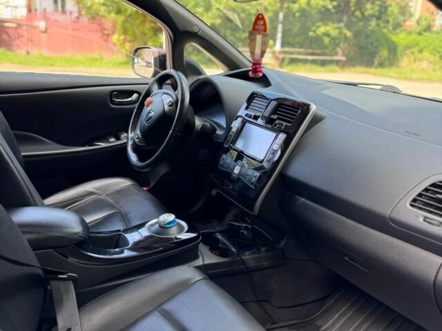 Черный Ниссан Лиф, объемом двигателя 0 л и пробегом 139 тыс. км за 4950 $, фото 6 на Automoto.ua