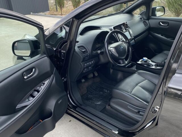 Черный Ниссан Лиф, объемом двигателя 0 л и пробегом 186 тыс. км за 6950 $, фото 4 на Automoto.ua