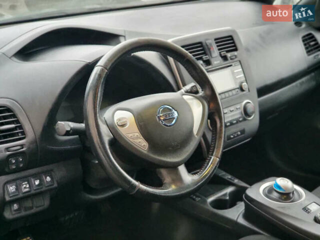 Черный Ниссан Лиф, объемом двигателя 0 л и пробегом 166 тыс. км за 6800 $, фото 10 на Automoto.ua