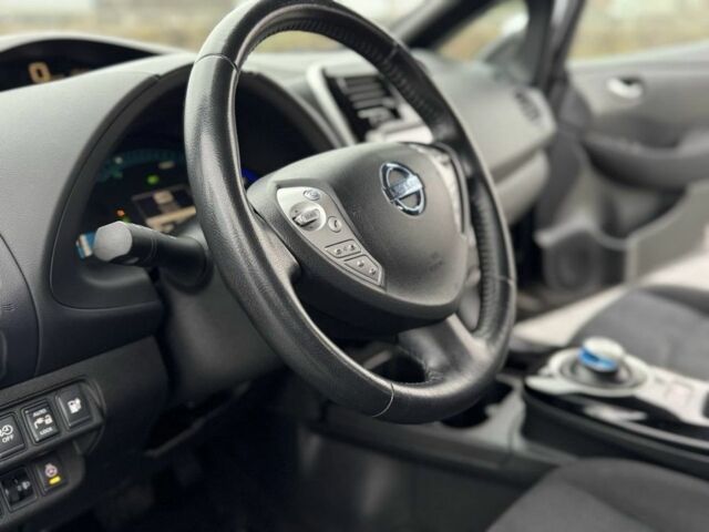 Черный Ниссан Лиф, объемом двигателя 0 л и пробегом 100 тыс. км за 6600 $, фото 16 на Automoto.ua