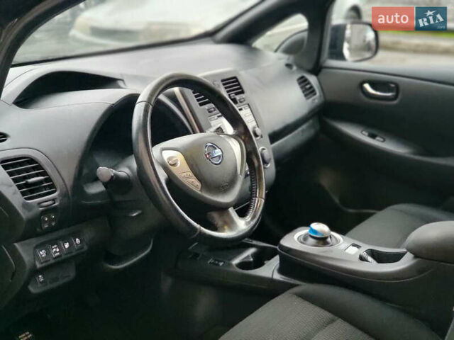 Черный Ниссан Лиф, объемом двигателя 0 л и пробегом 166 тыс. км за 6800 $, фото 11 на Automoto.ua