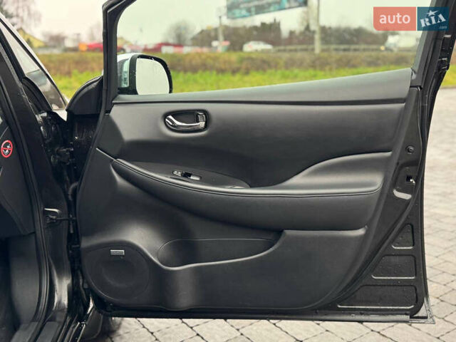 Черный Ниссан Лиф, объемом двигателя 0 л и пробегом 125 тыс. км за 6500 $, фото 32 на Automoto.ua