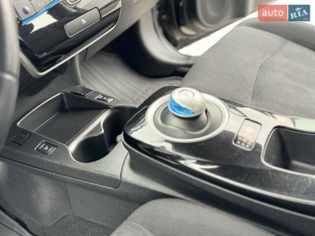 Черный Ниссан Лиф, объемом двигателя 0 л и пробегом 100 тыс. км за 5999 $, фото 23 на Automoto.ua