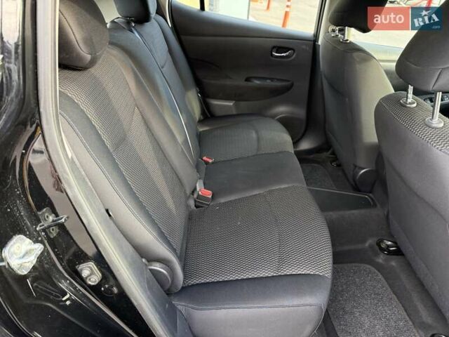 Черный Ниссан Лиф, объемом двигателя 0 л и пробегом 123 тыс. км за 6500 $, фото 18 на Automoto.ua