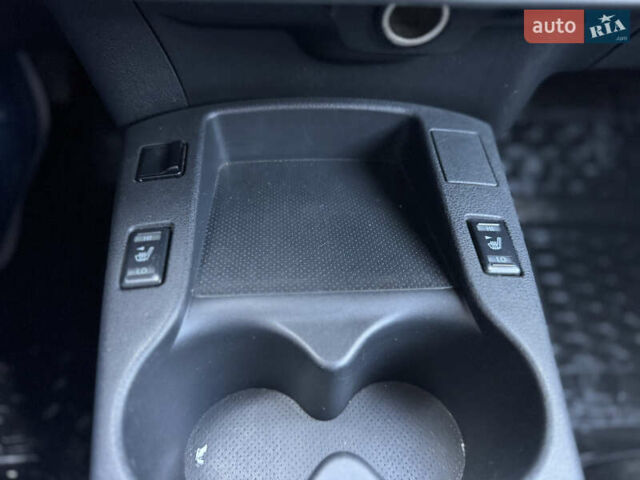 Черный Ниссан Лиф, объемом двигателя 0 л и пробегом 130 тыс. км за 6800 $, фото 23 на Automoto.ua