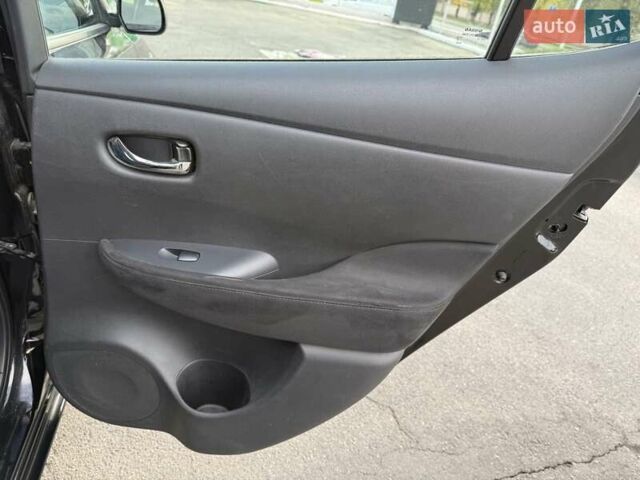 Черный Ниссан Лиф, объемом двигателя 0 л и пробегом 123 тыс. км за 6500 $, фото 17 на Automoto.ua