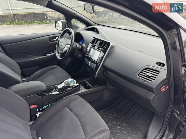 Черный Ниссан Лиф, объемом двигателя 0 л и пробегом 85 тыс. км за 6999 $, фото 6 на Automoto.ua