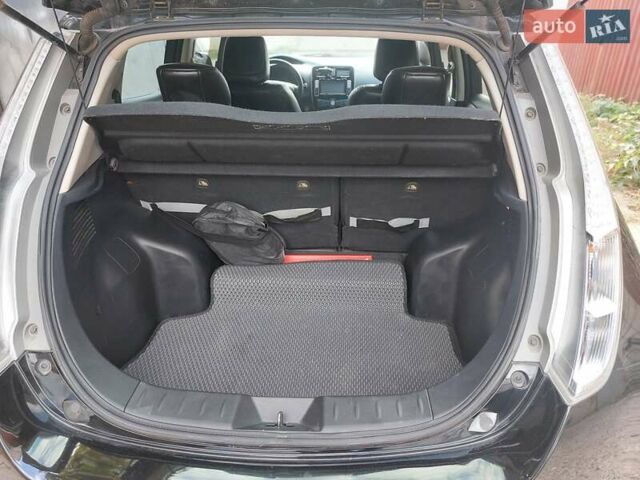 Чорний Ніссан Ліф, об'ємом двигуна 0 л та пробігом 168 тис. км за 7500 $, фото 5 на Automoto.ua