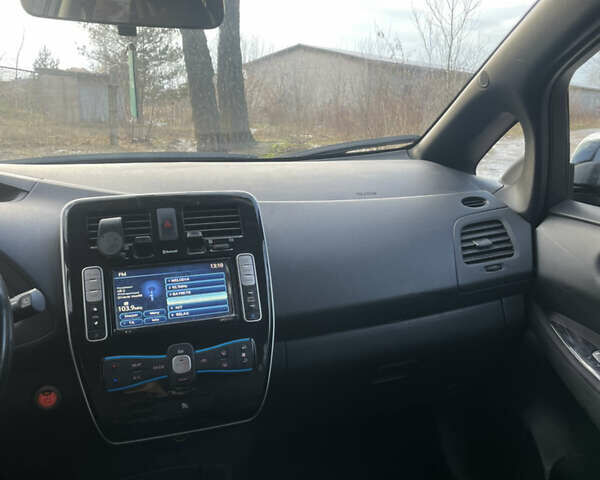 Черный Ниссан Лиф, объемом двигателя 0 л и пробегом 125 тыс. км за 6199 $, фото 12 на Automoto.ua