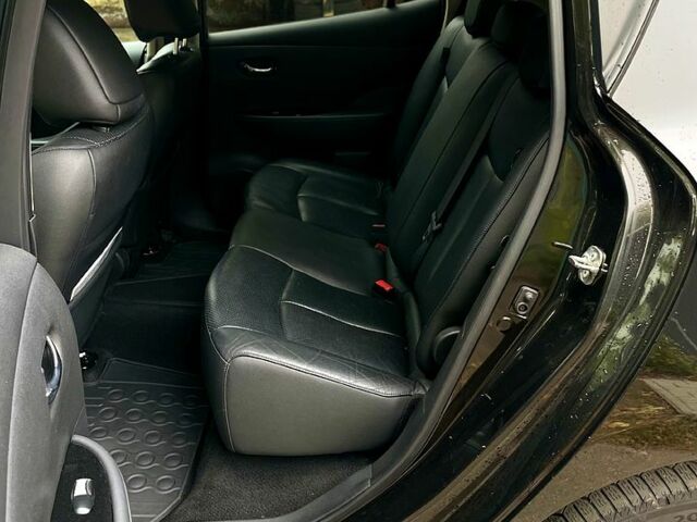 Чорний Ніссан Ліф, об'ємом двигуна 80 л та пробігом 115 тис. км за 7750 $, фото 4 на Automoto.ua