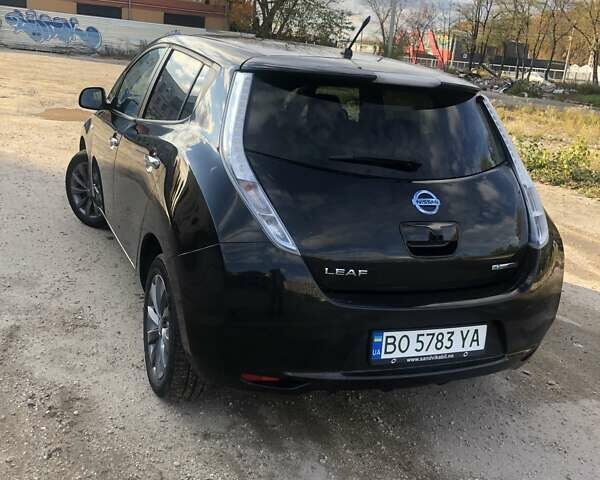 Черный Ниссан Лиф, объемом двигателя 0 л и пробегом 122 тыс. км за 6600 $, фото 12 на Automoto.ua