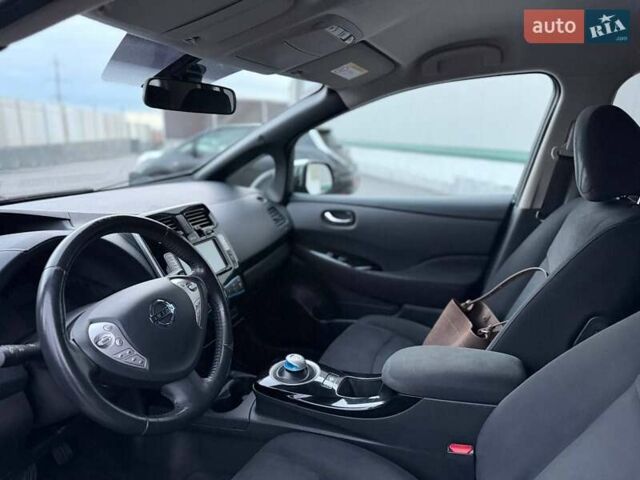 Черный Ниссан Лиф, объемом двигателя 0 л и пробегом 90 тыс. км за 6700 $, фото 7 на Automoto.ua