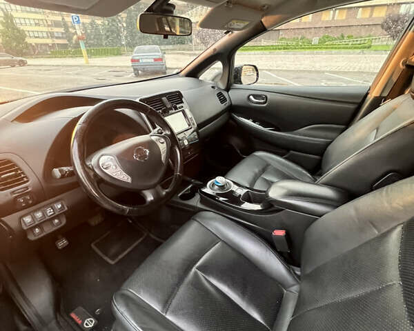 Черный Ниссан Лиф, объемом двигателя 0 л и пробегом 104 тыс. км за 8500 $, фото 12 на Automoto.ua