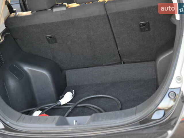 Чорний Ніссан Ліф, об'ємом двигуна 0 л та пробігом 126 тис. км за 6500 $, фото 20 на Automoto.ua