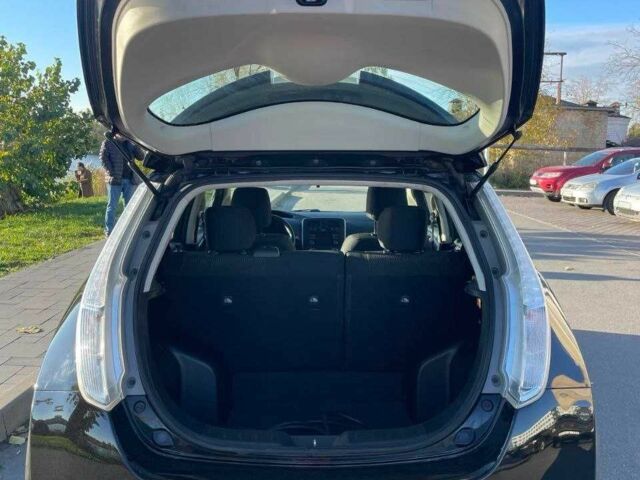 Ниссан Лиф 2014 в Киеве на Automoto.ua Черный Ниссан Лиф, объемом двигателя 0 л и пробегом 55 тыс. км за 6800 $, фото 10 на Automoto.ua