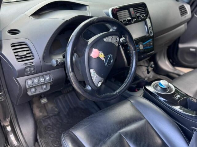 Черный Ниссан Лиф, объемом двигателя 0 л и пробегом 139 тыс. км за 4950 $, фото 1 на Automoto.ua