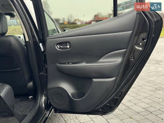 Черный Ниссан Лиф, объемом двигателя 0 л и пробегом 125 тыс. км за 6500 $, фото 22 на Automoto.ua