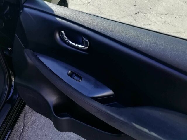 Черный Ниссан Лиф, объемом двигателя 0 л и пробегом 129 тыс. км за 6300 $, фото 10 на Automoto.ua