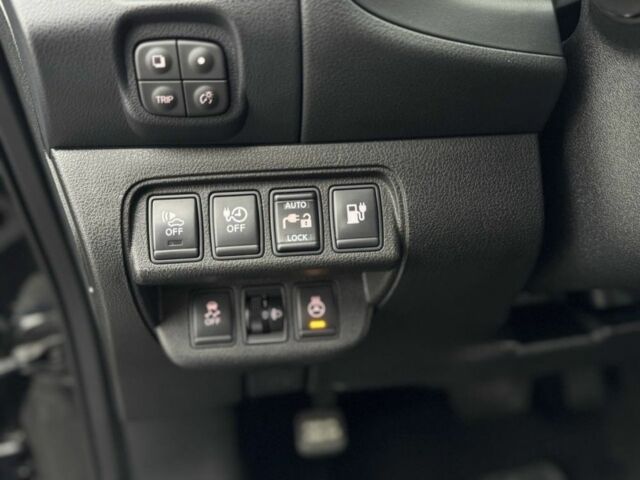 Черный Ниссан Лиф, объемом двигателя 0 л и пробегом 100 тыс. км за 6600 $, фото 8 на Automoto.ua