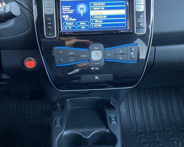 Черный Ниссан Лиф, объемом двигателя 0 л и пробегом 180 тыс. км за 5850 $, фото 18 на Automoto.ua