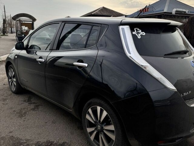 Черный Ниссан Лиф, объемом двигателя 0 л и пробегом 132 тыс. км за 8088 $, фото 3 на Automoto.ua