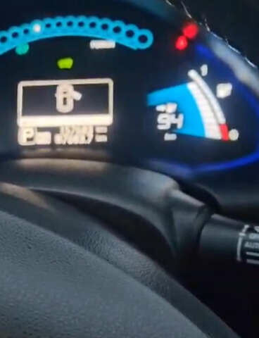 Черный Ниссан Лиф, объемом двигателя 0 л и пробегом 157 тыс. км за 5950 $, фото 4 на Automoto.ua