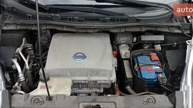 Чорний Ніссан Ліф, об'ємом двигуна 0 л та пробігом 126 тис. км за 7000 $, фото 4 на Automoto.ua