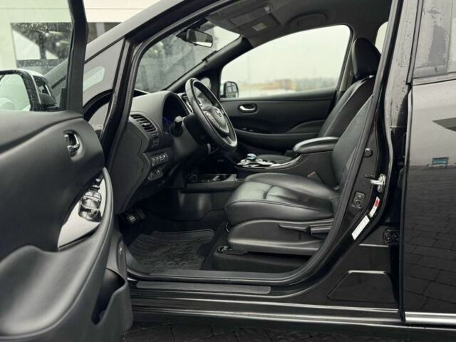 Черный Ниссан Лиф, объемом двигателя 0 л и пробегом 125 тыс. км за 6500 $, фото 16 на Automoto.ua