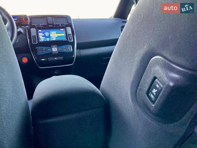 Черный Ниссан Лиф, объемом двигателя 0 л и пробегом 180 тыс. км за 5850 $, фото 23 на Automoto.ua