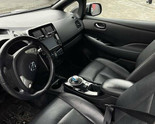 Чорний Ніссан Ліф, об'ємом двигуна 0 л та пробігом 136 тис. км за 6999 $, фото 17 на Automoto.ua