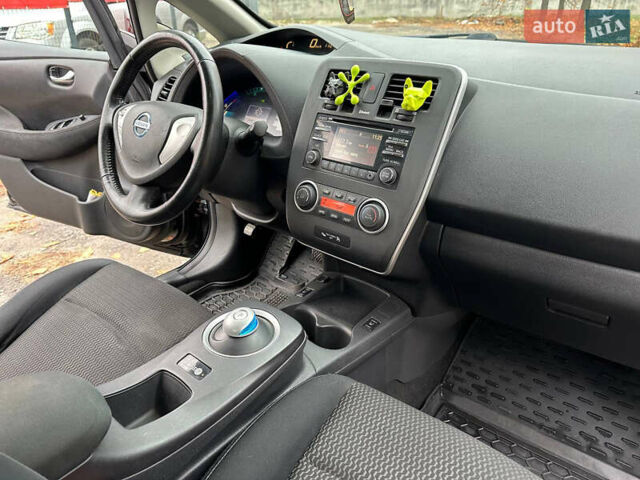 Черный Ниссан Лиф, объемом двигателя 0 л и пробегом 164 тыс. км за 7200 $, фото 28 на Automoto.ua