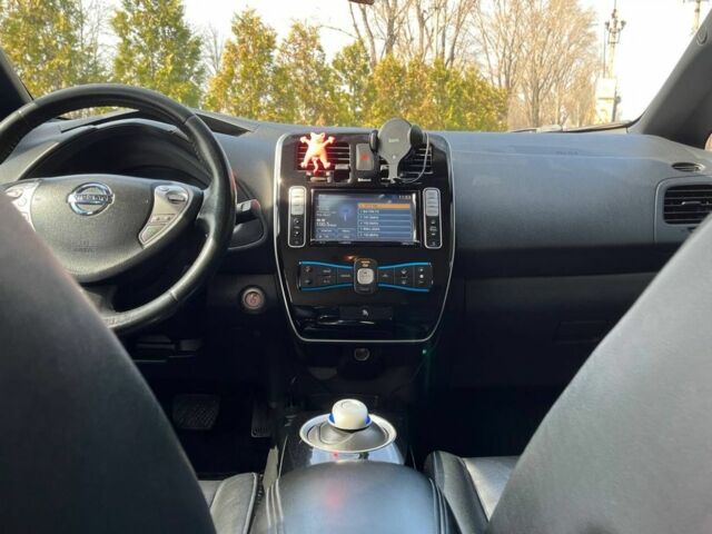 Черный Ниссан Лиф, объемом двигателя 0 л и пробегом 150 тыс. км за 6800 $, фото 19 на Automoto.ua