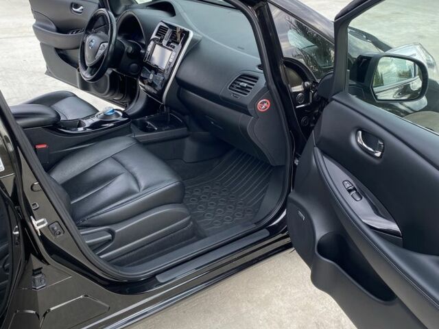 Черный Ниссан Лиф, объемом двигателя 0 л и пробегом 186 тыс. км за 6950 $, фото 7 на Automoto.ua