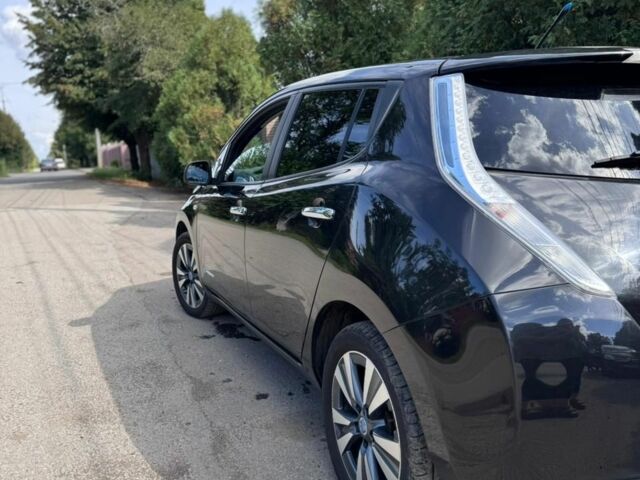 Черный Ниссан Лиф, объемом двигателя 0 л и пробегом 139 тыс. км за 4950 $, фото 3 на Automoto.ua