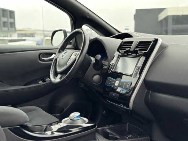 Черный Ниссан Лиф, объемом двигателя 0 л и пробегом 100 тыс. км за 6600 $, фото 19 на Automoto.ua