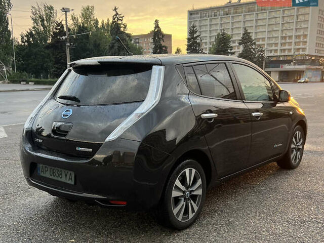 Черный Ниссан Лиф, объемом двигателя 0 л и пробегом 104 тыс. км за 8500 $, фото 6 на Automoto.ua