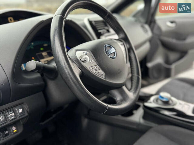 Черный Ниссан Лиф, объемом двигателя 0 л и пробегом 100 тыс. км за 5999 $, фото 21 на Automoto.ua
